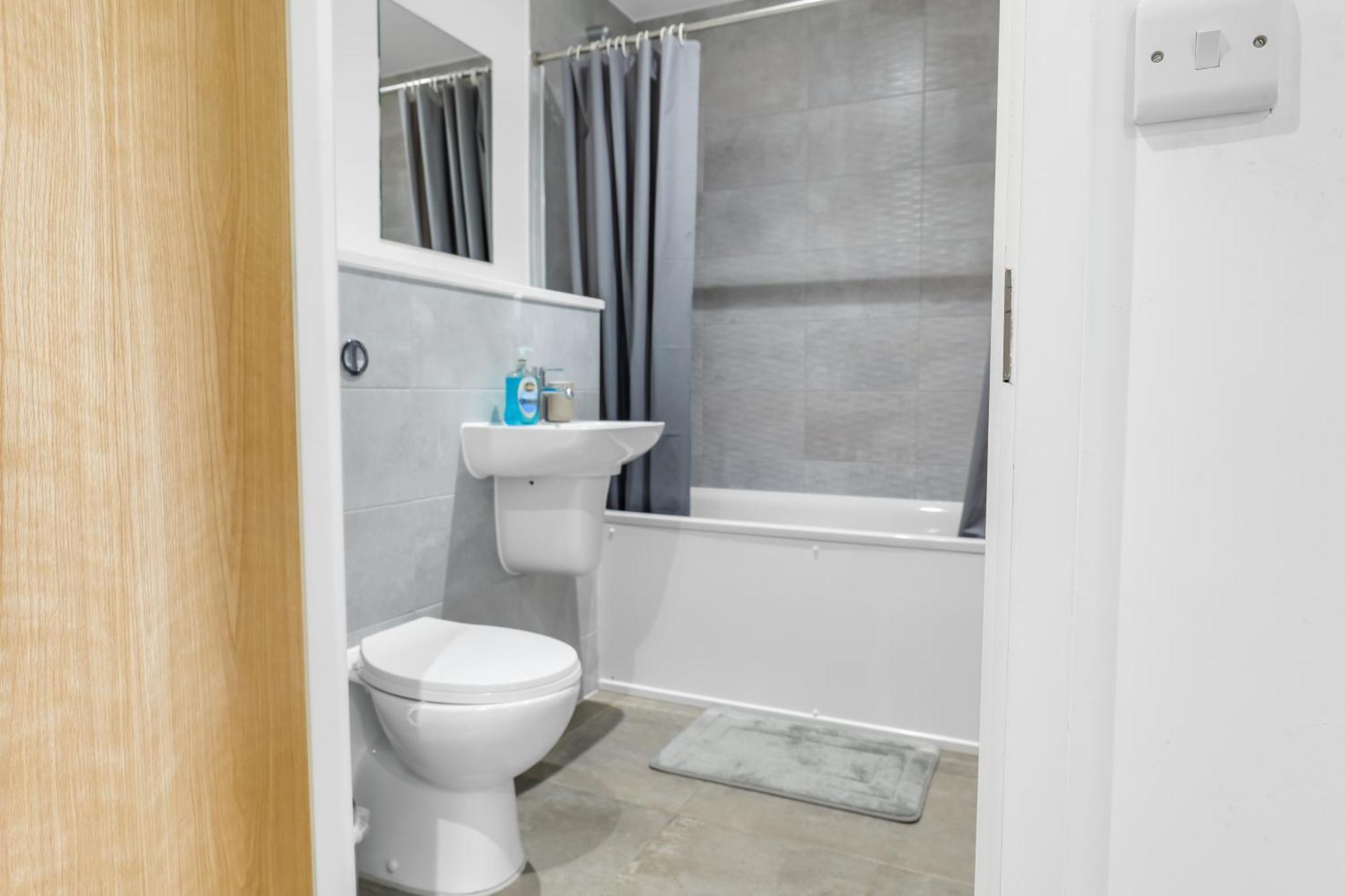 High Rise 2 Bedroom & 2 Bath Apartment With Parking, Balcony & Amazing View Manchester Exterior foto